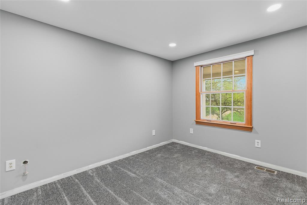 5119 Greenbriar Drive, West Bloomfield, MI 48323 — Photo 29