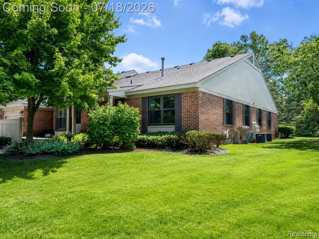 7482 Sheffield, West Bloomfield, MI — Photo 6