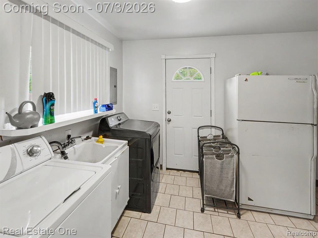 10637 Jackson St, Belleville, MI 48111 — Photo 12