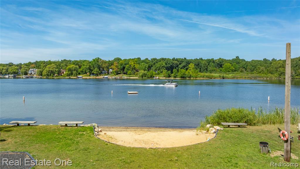 7400 Biscayne Avenue, White Lake, MI 48383 — Photo 47