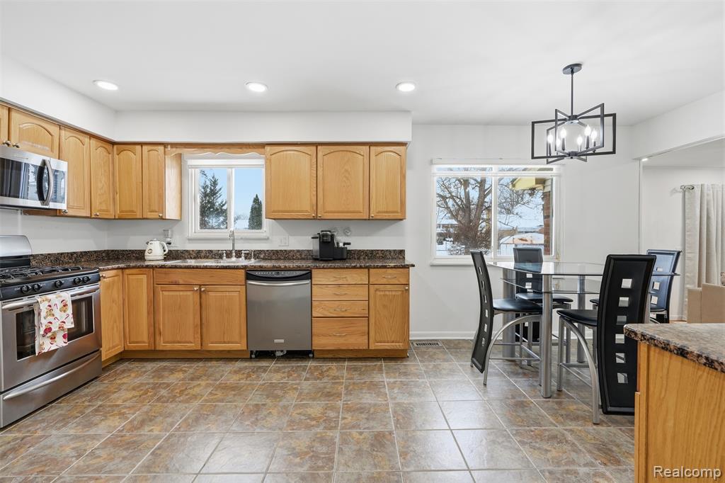 39563 Cadborough Drive, Clinton Twp, MI 48038 — Photo 8