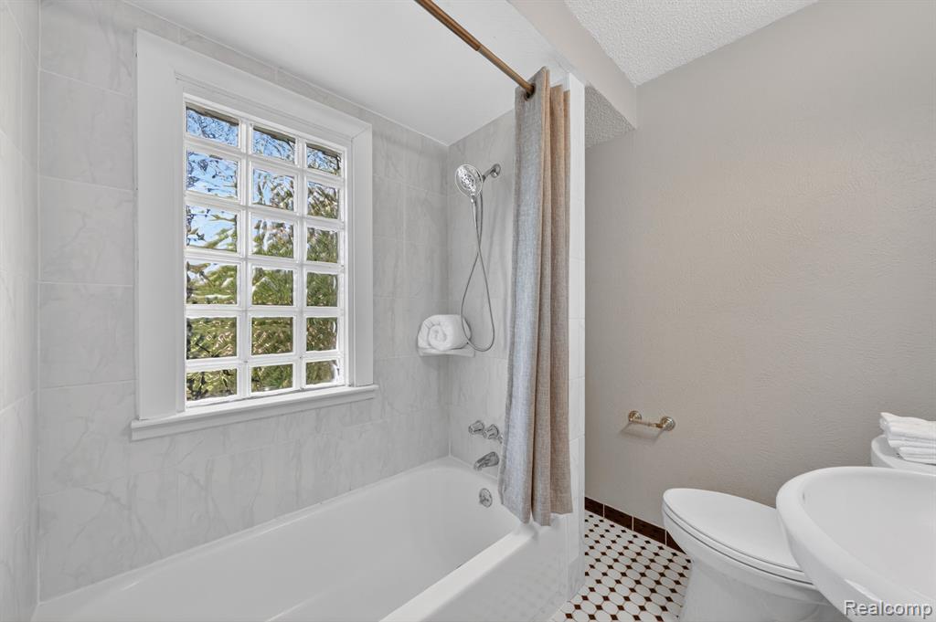 582 E Drayton Street, Ferndale, MI 48220 — Photo 22