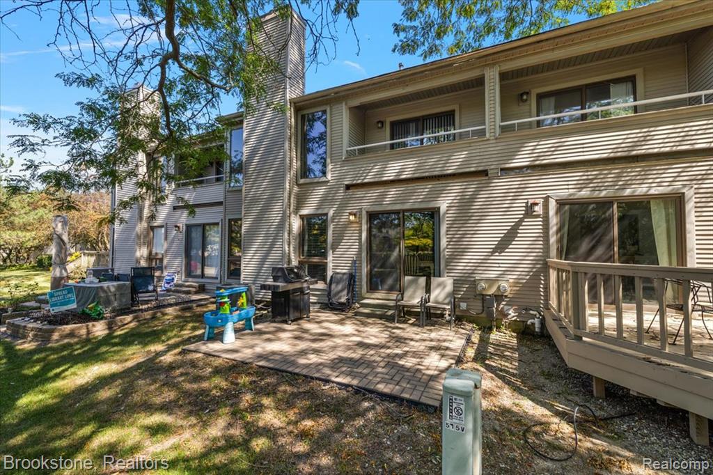 525 Oxford Court, Rochester Hills, MI 48307 — Photo 8