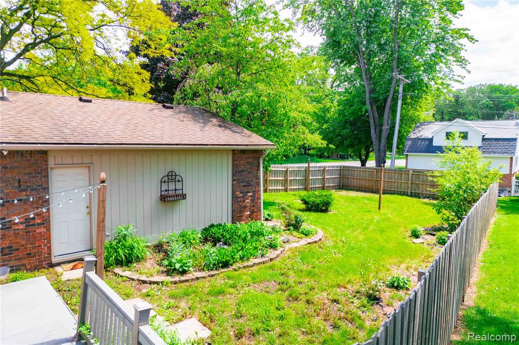 8027 Berkshire Drive, Grosse Ile, MI 48138 — Photo 43