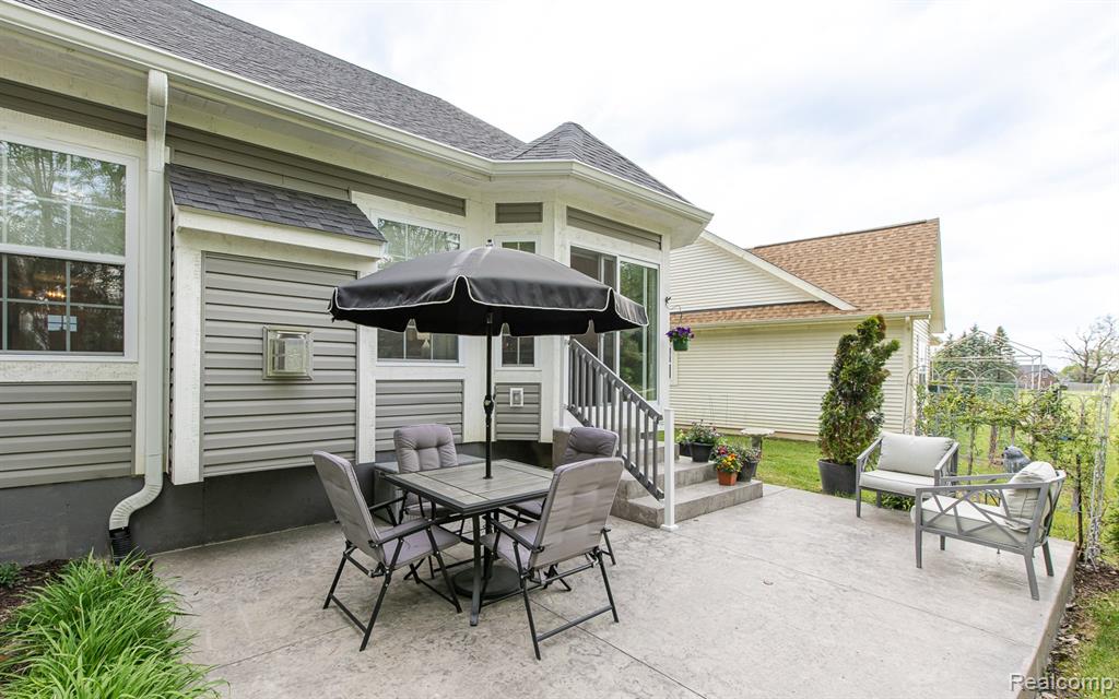 7466 Village Court, Davisburg, MI 48350 — Photo 33