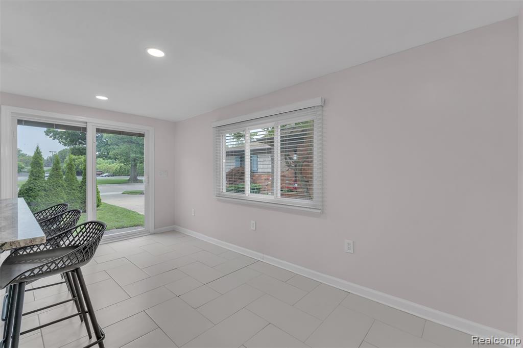 765 Vernier Road, Grosse Pointe Woods, MI 48236 — Photo 19