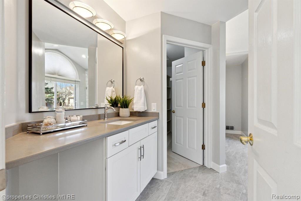 40611 PAISLEY Circle, Novi, MI 48377 — Photo 27