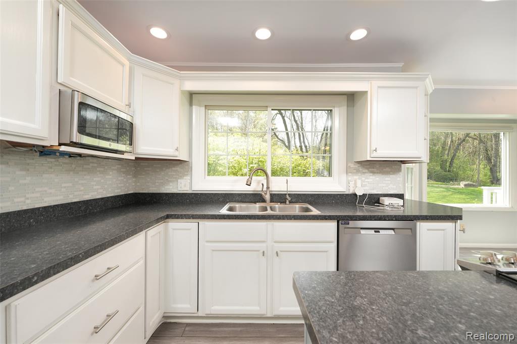 5390 Squires Manor Road, Jackson, MI 49201 — Photo 18