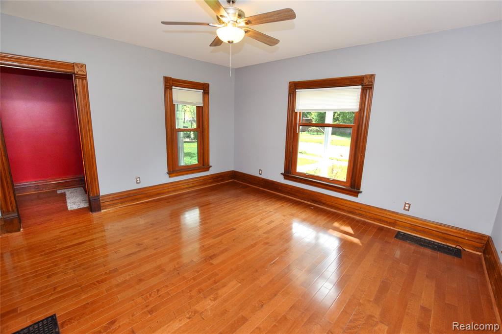 404 Adelaide, Fenton, MI 48430 — Photo 4