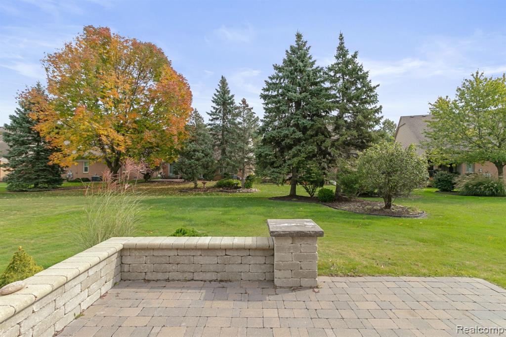 43552 INGLENOOK CT, Sterling Heights, MI 48314 — Photo 6