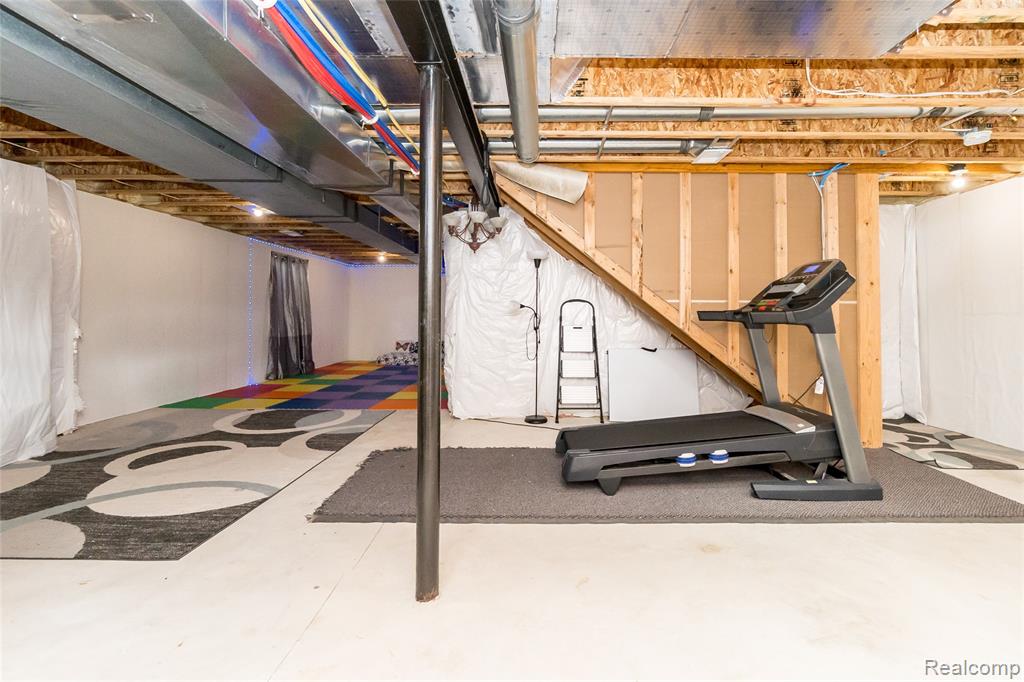 51224 Luke Lane, Novi, MI — Photo 44