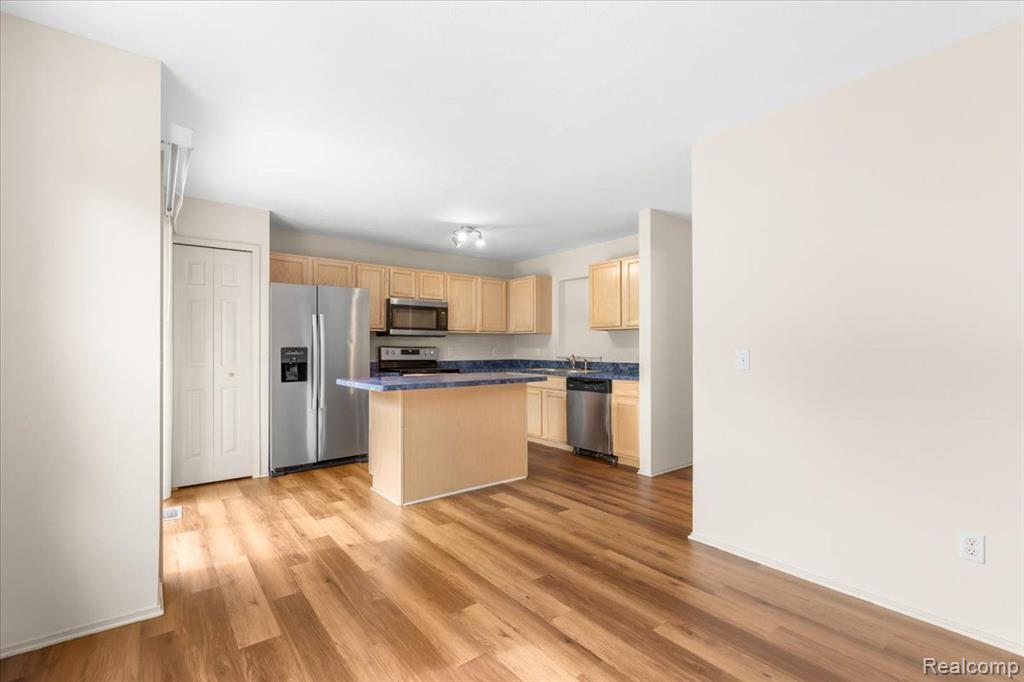 6680 CENTRAL CITY Parkway, Westland, MI — Photo 12