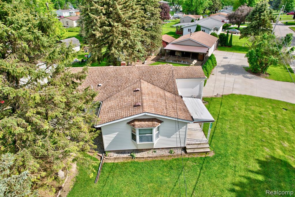 6154 Roberta Street, Burton, MI 48509 — Photo 39