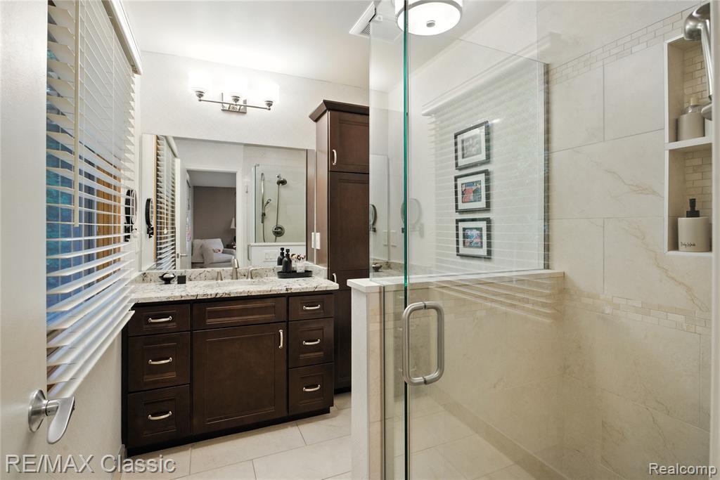 4022 CHABLIS Street, West Bloomfield, MI 48323 — Photo 33