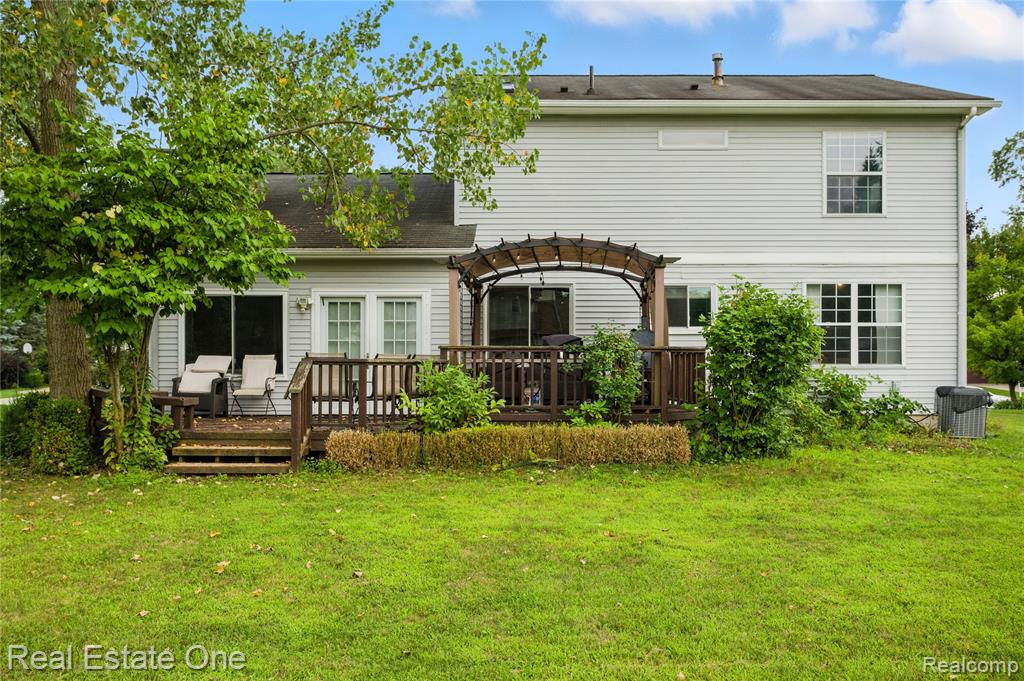 7335 Willow Oak Drive, West Bloomfield, MI 48324 — Photo 36
