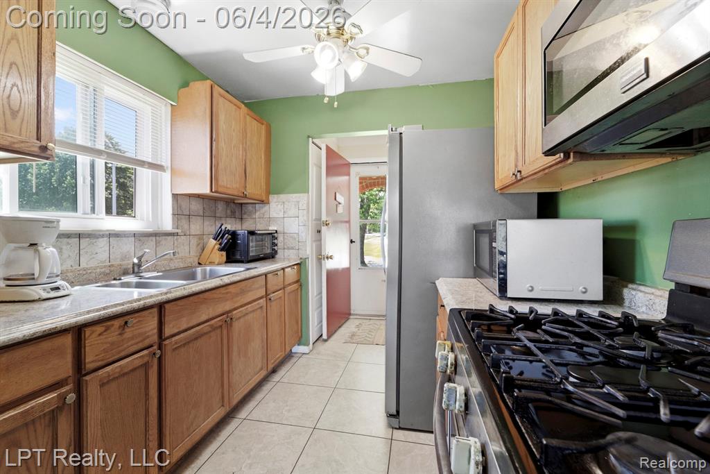 18181 Winwood Court, Brownstown, MI 48193 — Photo 8