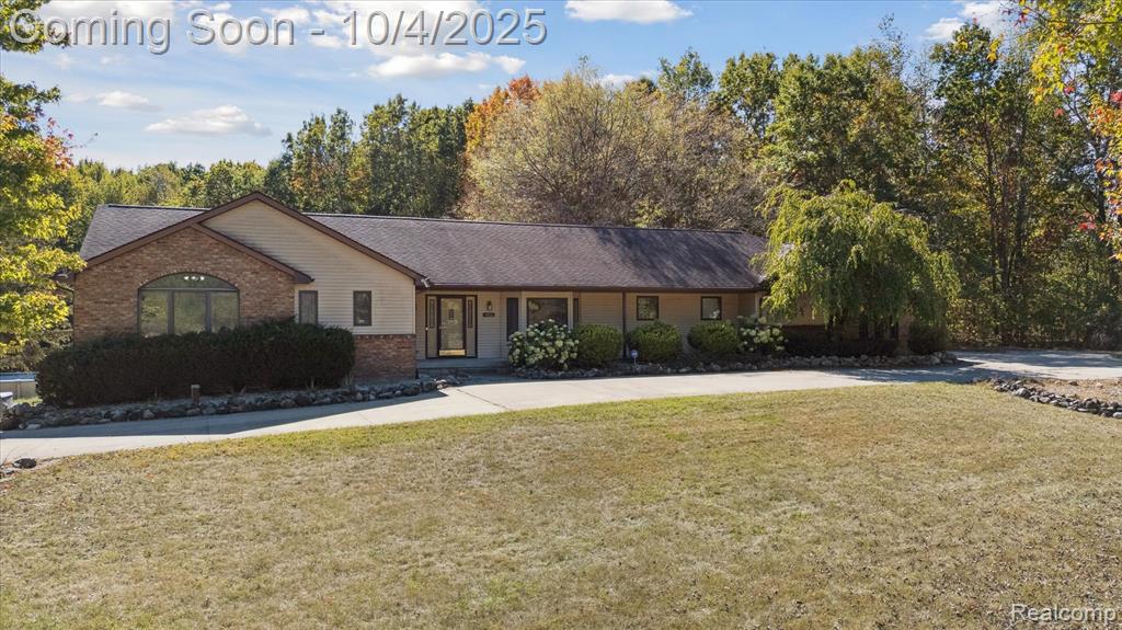 5600 Garretson Lane, Oxford, MI 48371 — front exterior