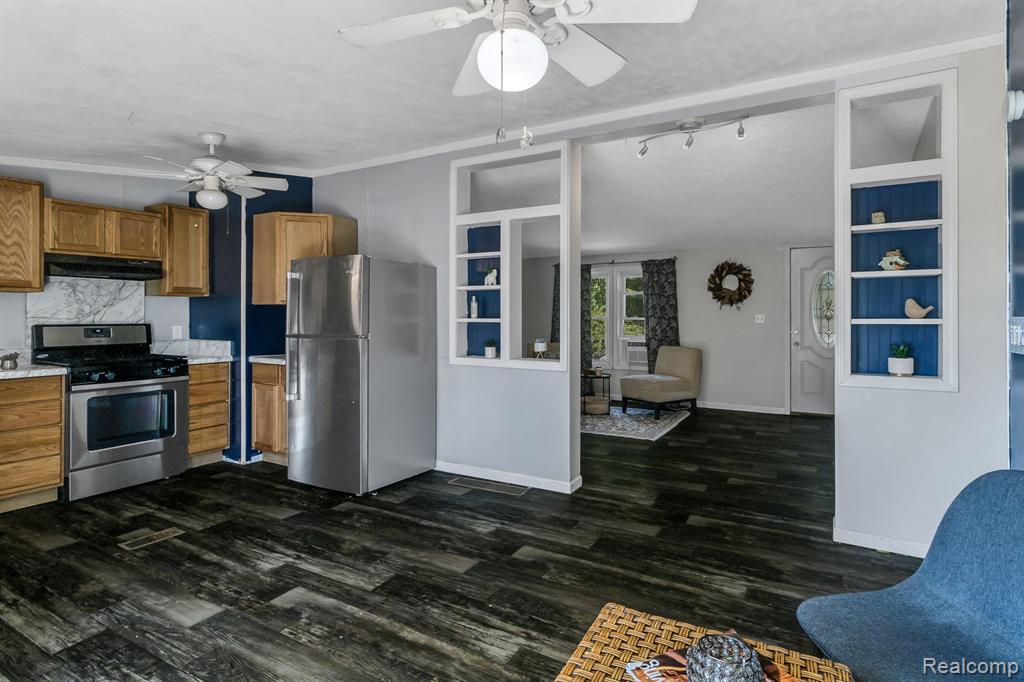 910 E MCARTHUR Street, Corunna, MI 48817 — Photo 13