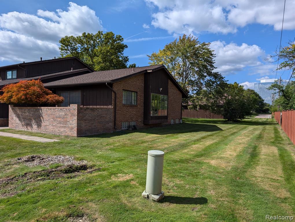 26752 SUMMERDALE Drive, Southfield, MI 48033 — Photo 3