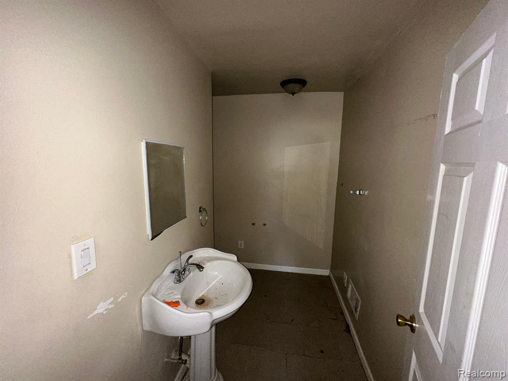 18727 AVON Avenue, Detroit, MI 48219 — Photo 10