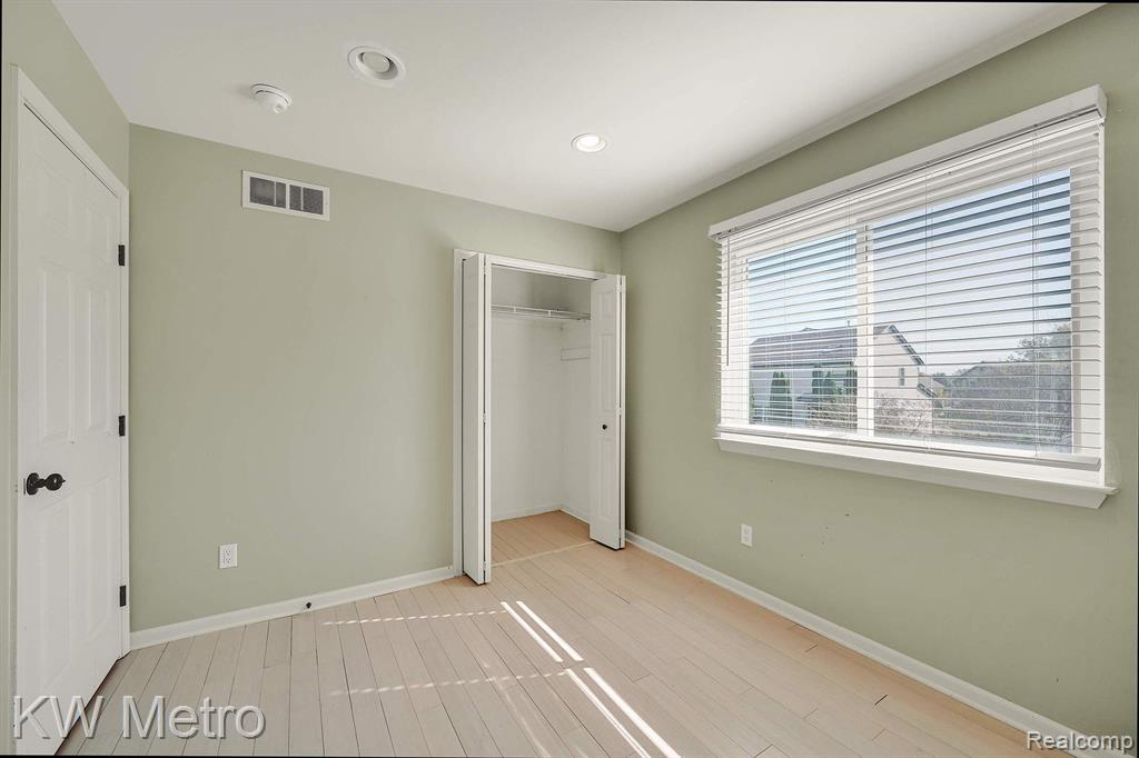 8590 BARRINGTON Drive, Ypsilanti, MI 48198 — Photo 36