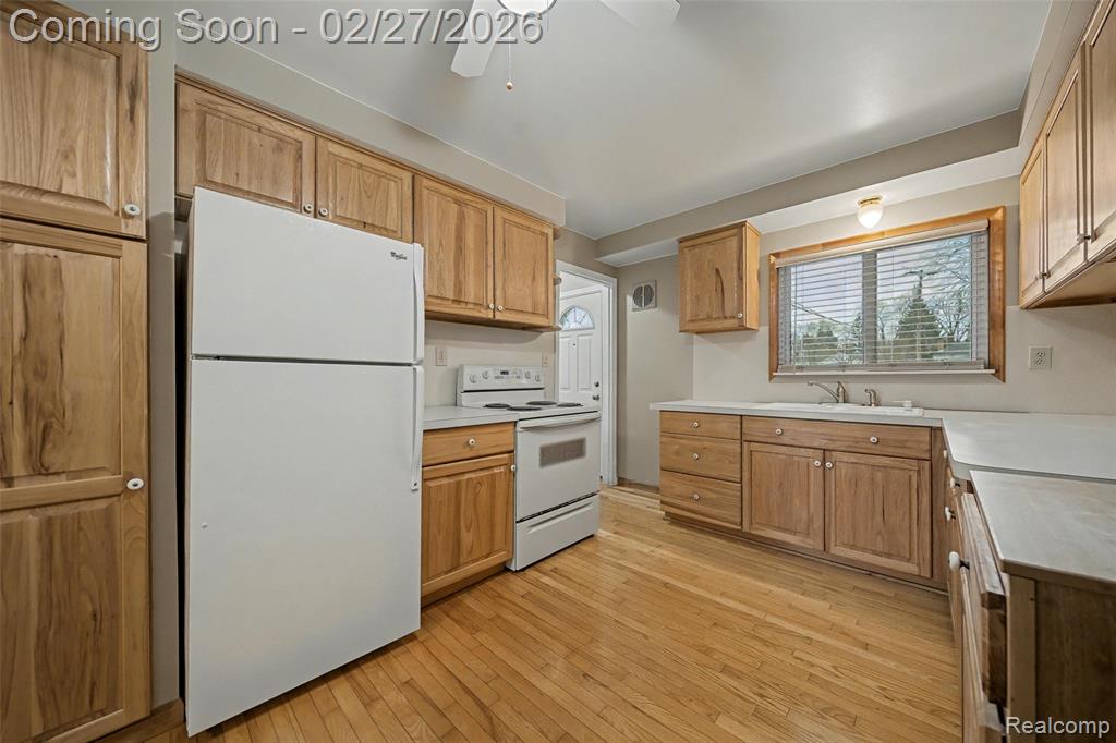3842 Dill Drive, Waterford, MI 48329 — Photo 16