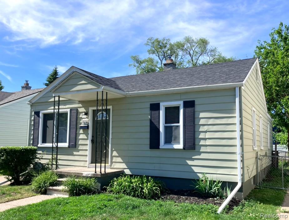 959 E SHEVLIN Avenue, Hazel Park, MI 48030 — Photo 3