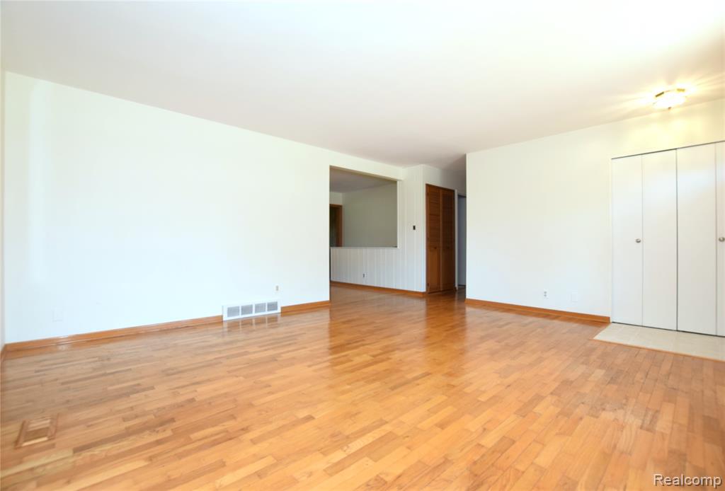 5326 Durwood Drive, Swartz Creek, MI 48473 — Photo 3