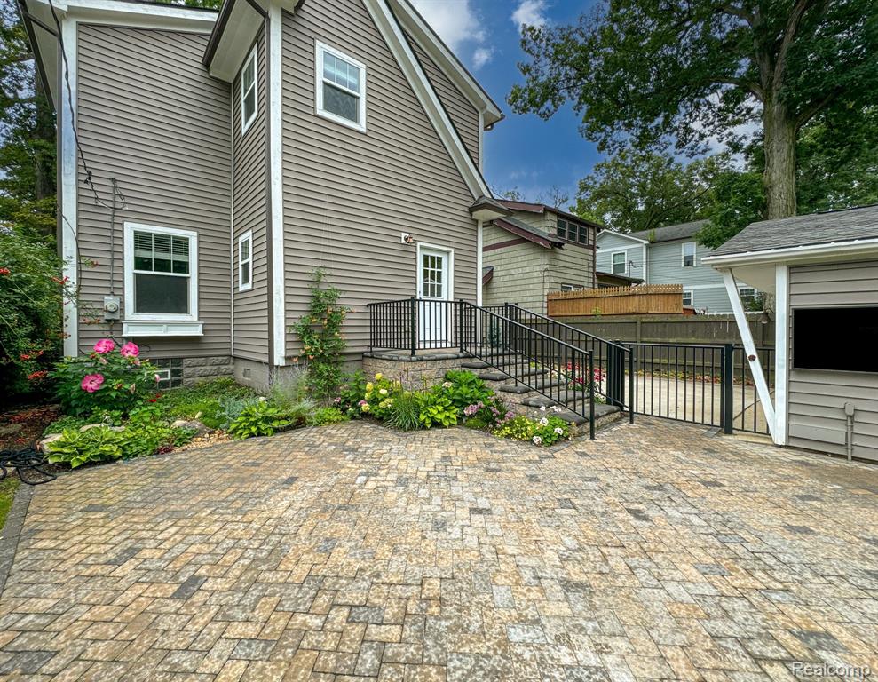 821 MAXWELL Avenue, Royal Oak, MI 48067 — Photo 35
