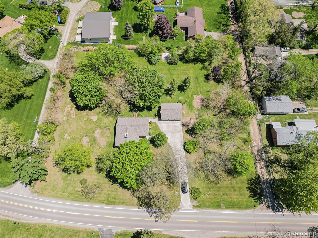9745 MARSHALL Road, South Lyon, MI 48178 — Photo 26