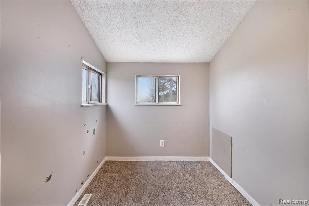 4138 Lapeer Road, Burton, MI 48509 — Photo 29