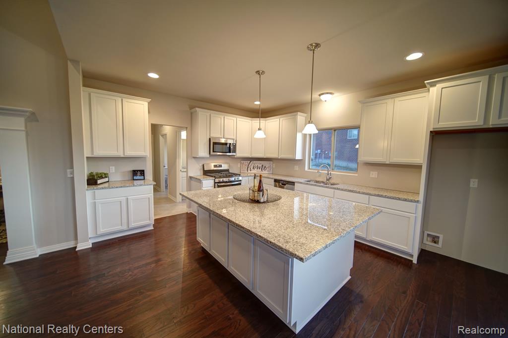 8374 Meadow Creek Drive, Goodrich Vlg, MI — Photo 17