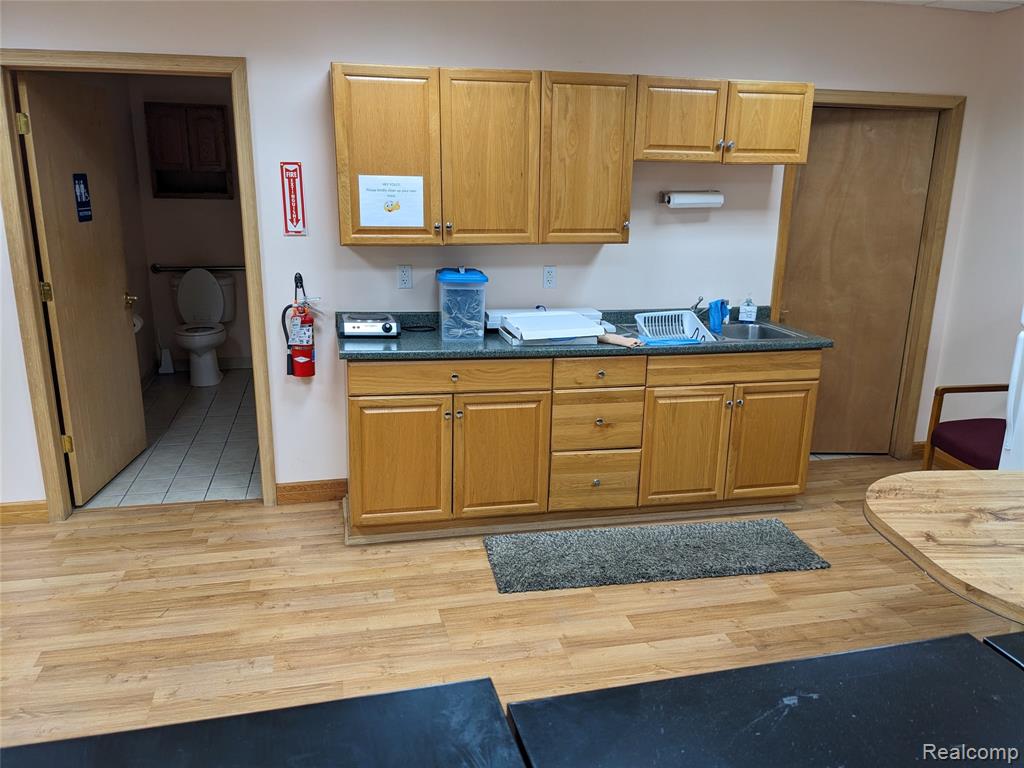 2515 S Dye Road, Flint, MI 48532 — Photo 13