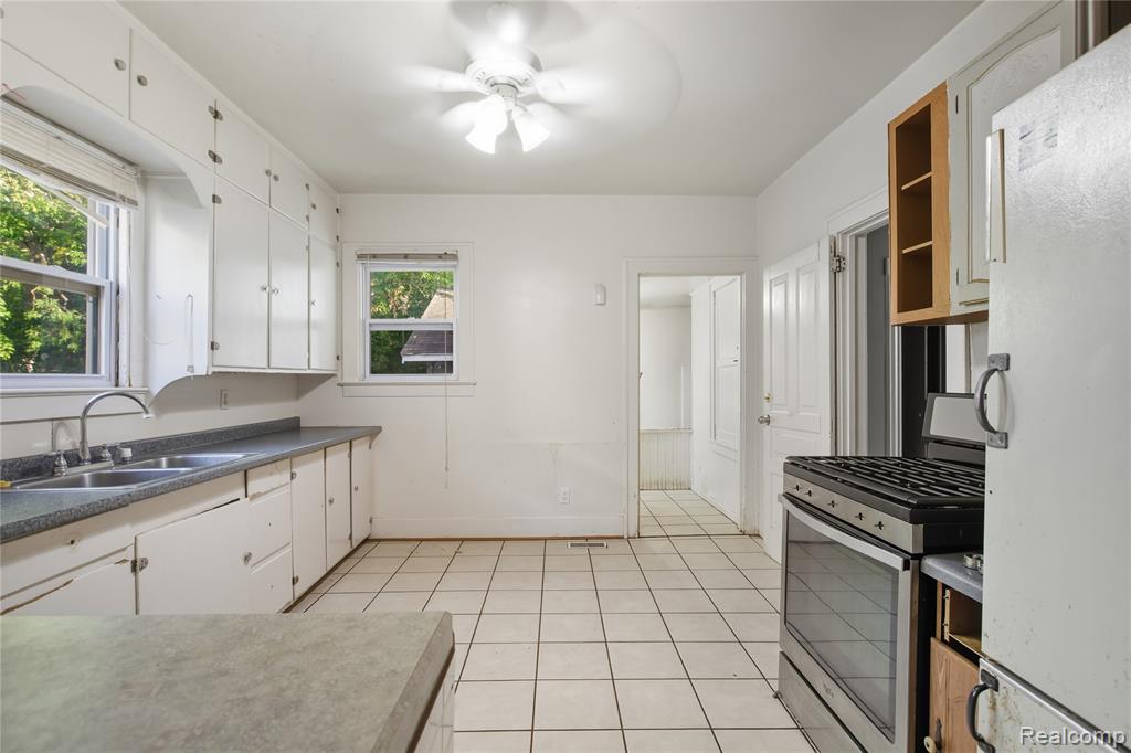 620 E 2ND Street, Flint, MI 48503 — Photo 16