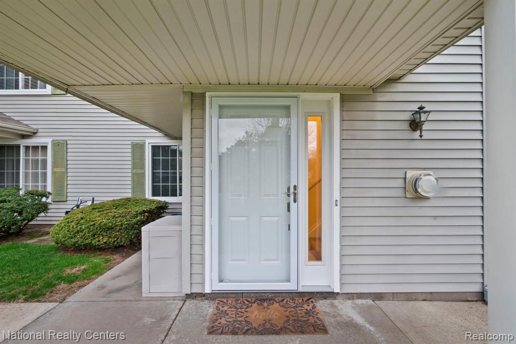 924 Saybrook Drive, Waterford, MI 48327 — Photo 3