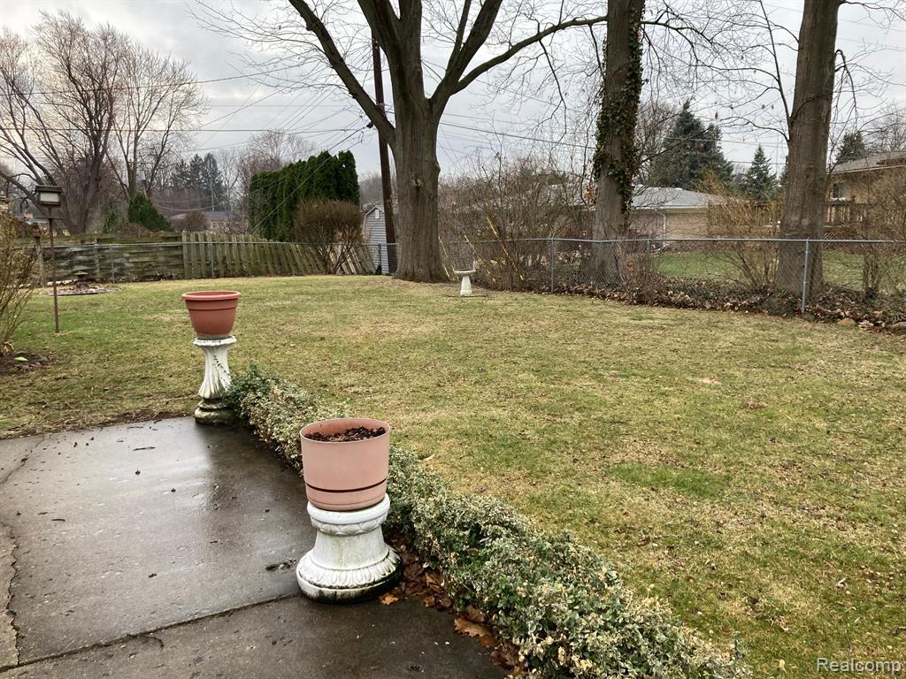 53377 DRYDEN Street, Shelby Twp, MI 48316 — Photo 11
