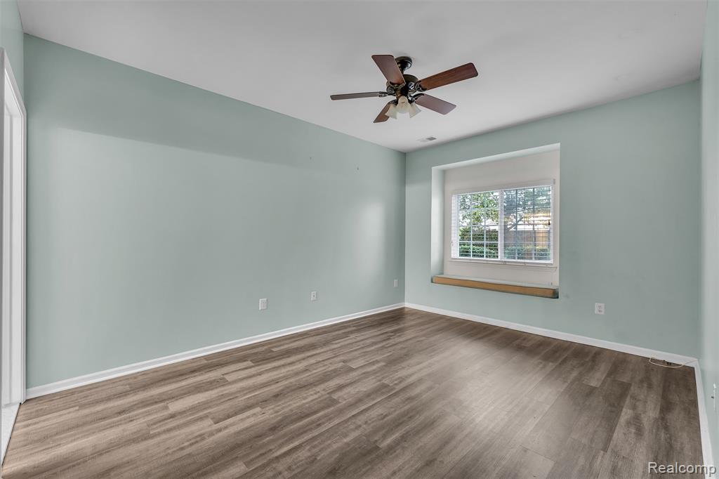 5589 TWIN OAKS Drive, Sterling Heights, MI 48314 — Photo 23