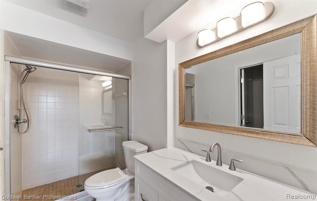 708 Preston Court, Rochester Hills, MI 48307 — Photo 14
