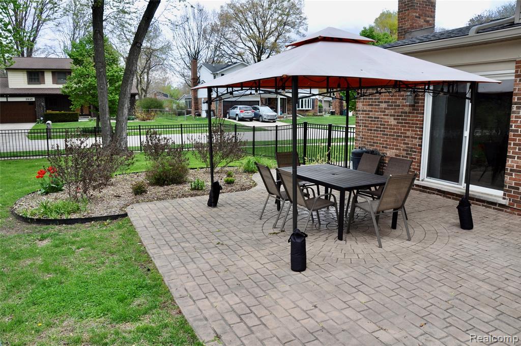 5443 English Drive, Troy, MI 48085 — Photo 24