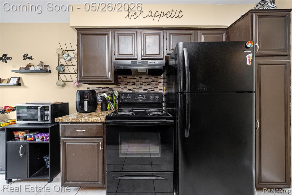 7736 Lake Ridge Drive, Waterford, MI 48327 — Photo 15