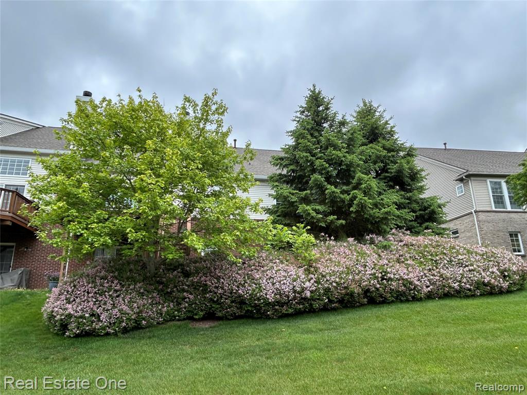 748 KNOLLS LANDING Drive, Milford, MI 48381 — Photo 14