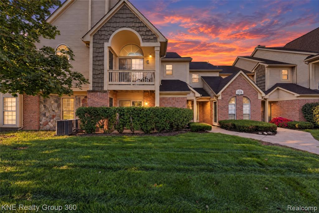 229 Brookwood Drive, South Lyon, MI 48178
