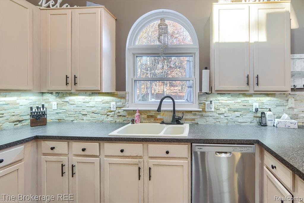 2653 Ravine Side Lane N, Howell, MI 48843 — Photo 22