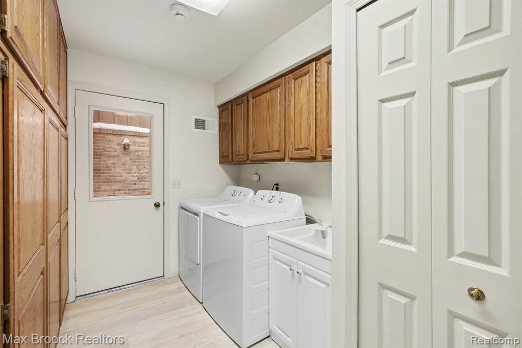 23745 Ravineview Court, Bingham Farms, MI 48025 — Photo 15
