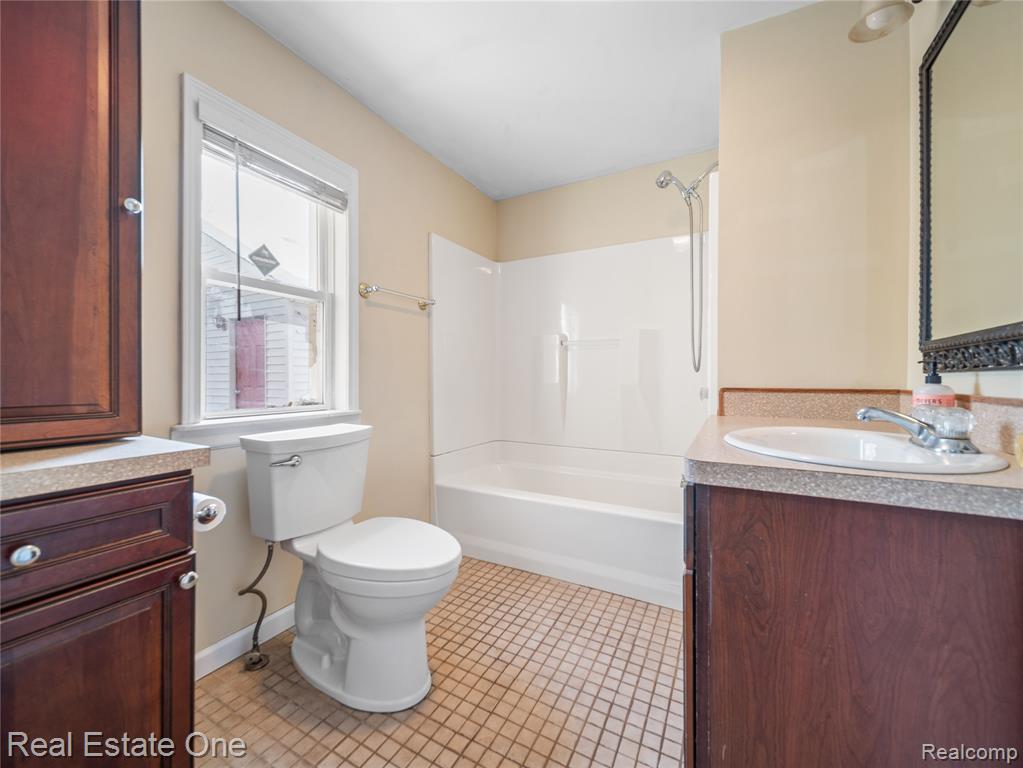 8202 Hyne Road, Brighton, MI 48114 — Photo 13