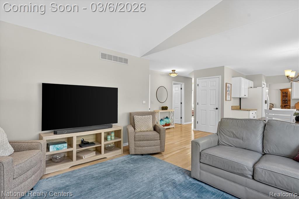 906 Meadowbrook Way, Milford, MI 48381 — Photo 17