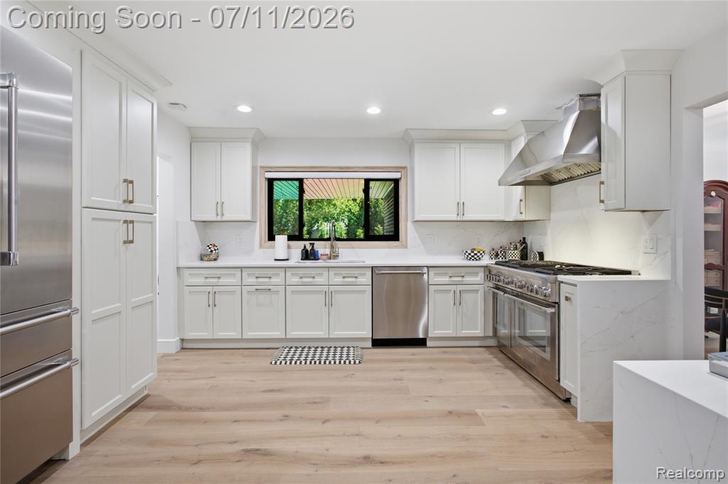 600 WOODCREST Drive, Dearborn, MI 48124 — Photo 18