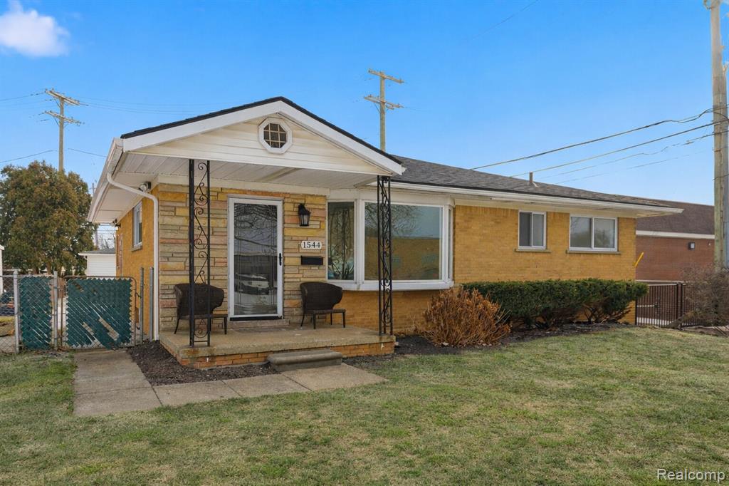 3550 SE Mill Point Drive, Kentwood, MI, 49512