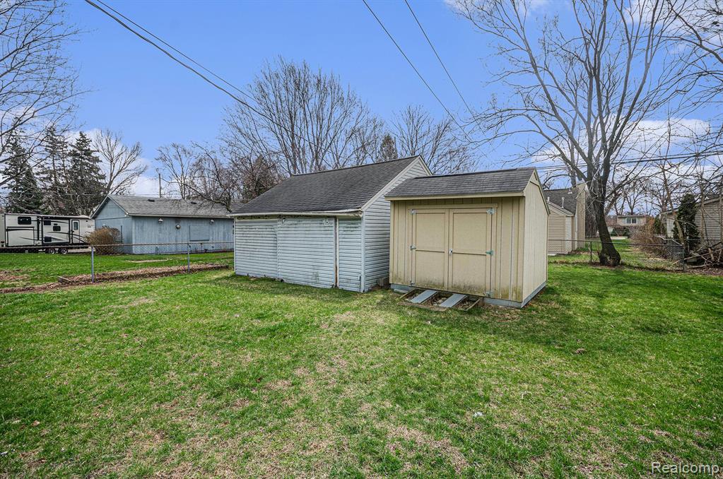 8100 RUSSELL Street, Shelby Twp, MI 48317 — Photo 23