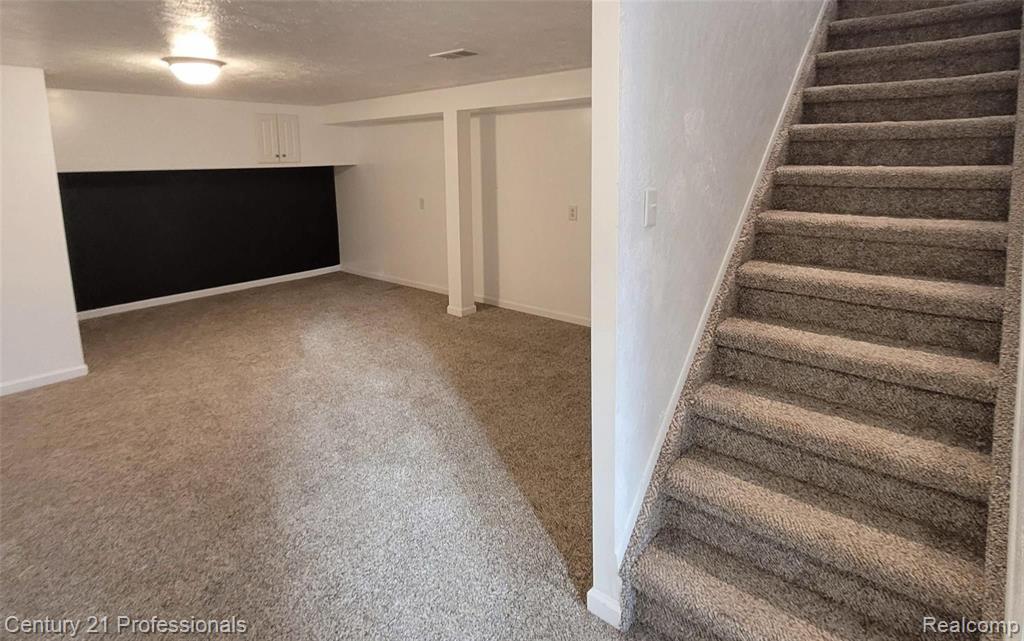 575 Troyvally Street, Troy, MI 48098 — Photo 27